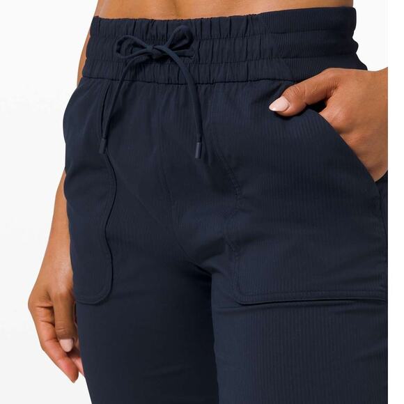 Lululemon Beyond the Studio Crop True Navy Women's Size 14 Excellent Condition - Picture 3 of 10